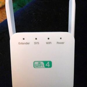 New WiFi Repeater Range Extender w/ Directions Box 4 Computer & Cell Phone Use.